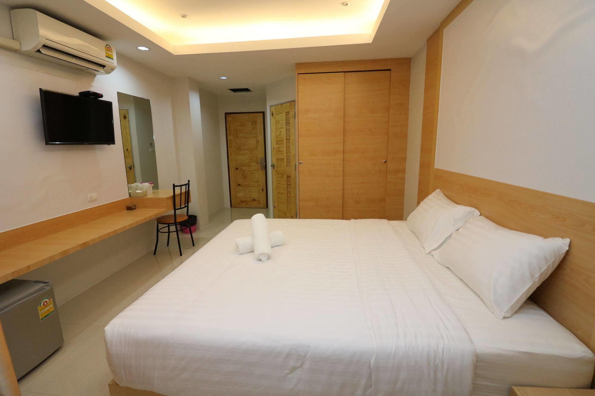 Calivefornia 2016 Hotel Csiangraj Kültér fotó