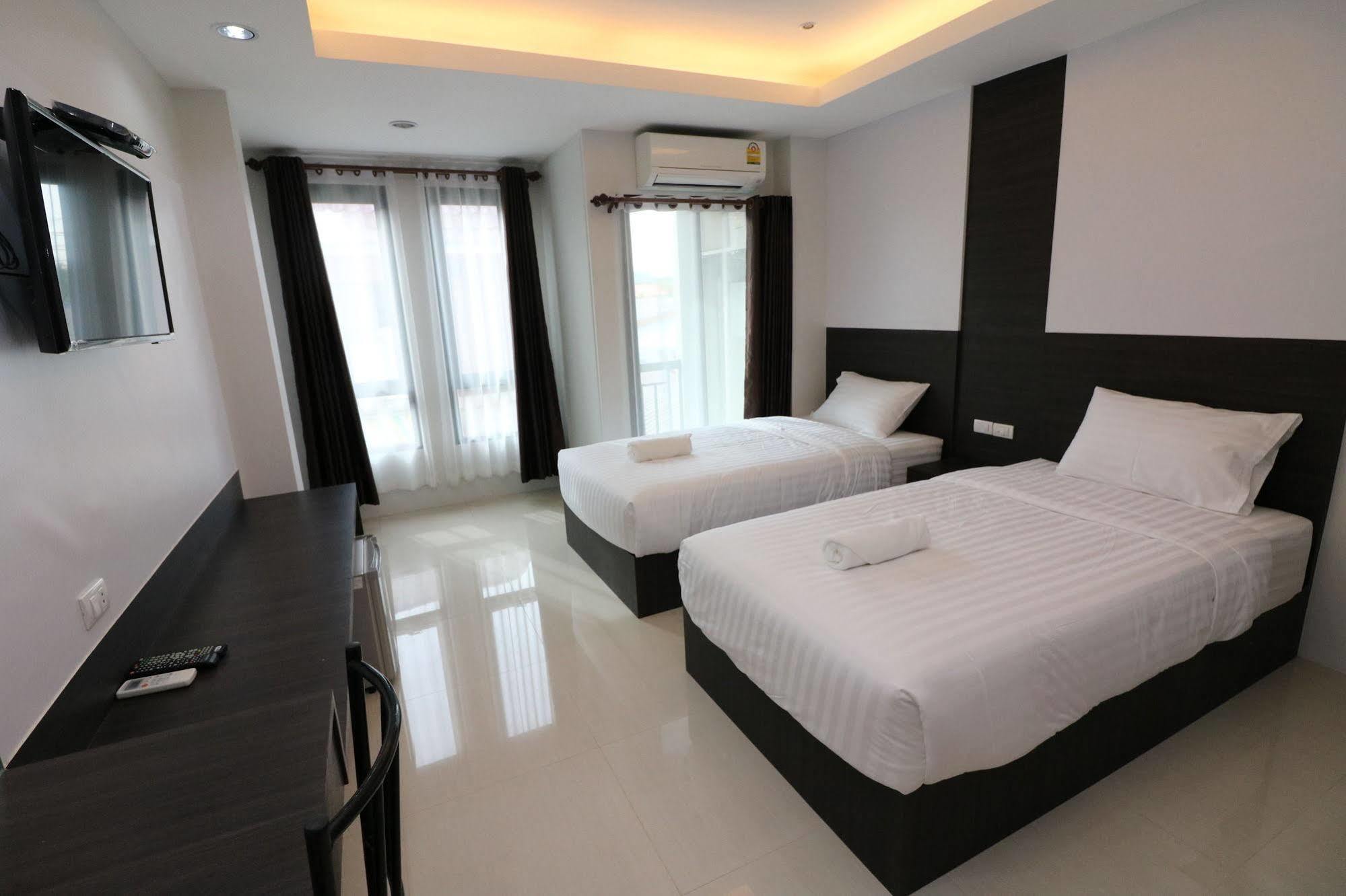 Calivefornia 2016 Hotel Csiangraj Kültér fotó